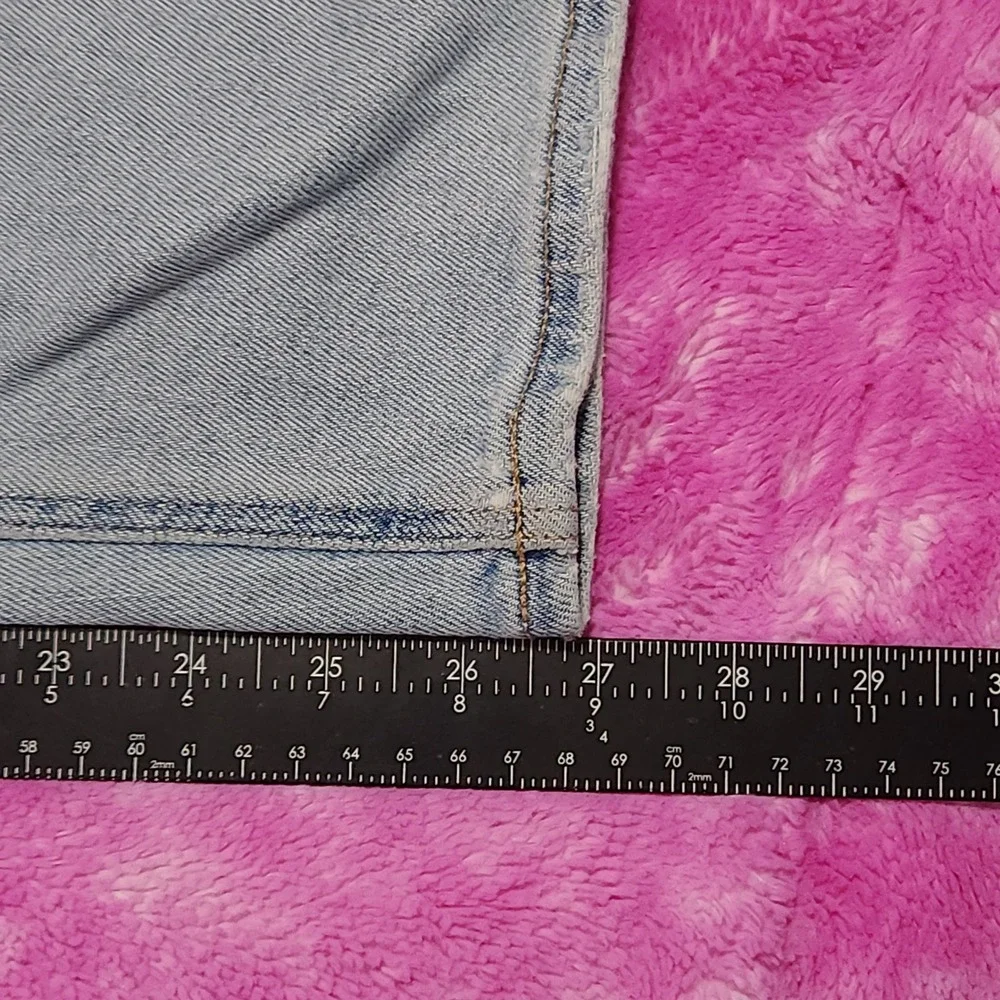American Eagle  Women's Size 6 Reg Mom Jeans Light Wash Stretch Distressed Denim